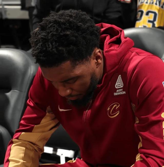 九游体育官方网站-米切尔独木难支！骑士伤兵满营赛季初恐迅速掉队