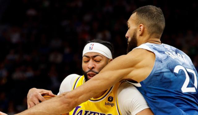 九游体育-夺冠后遗症？湖人1胜5负跌至西部第十 攻防全下滑